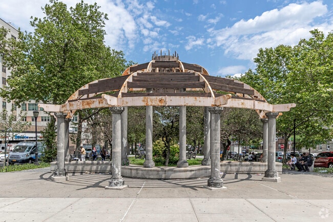 The Mount Eden community has tremendous beauty around every corner