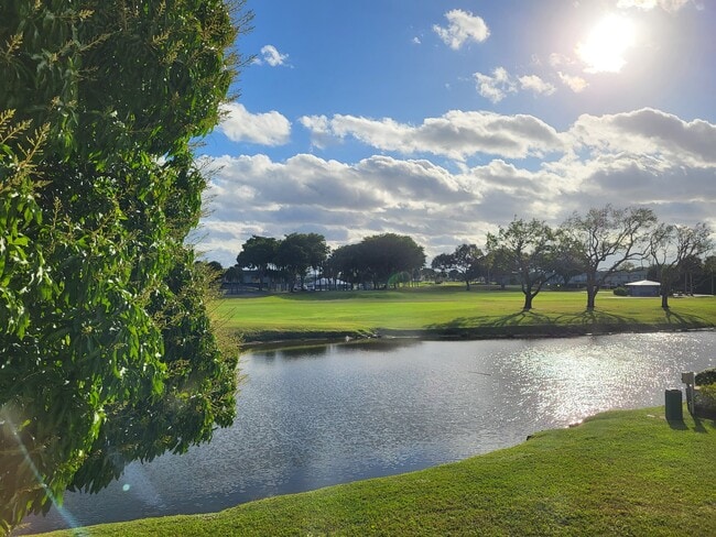 129 Piedmont C unit Kings Point, Delray Beach, FL 33484 - photo 4