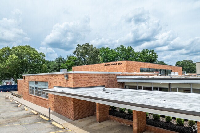 Neville Jr. High School is a public school in Monroe.