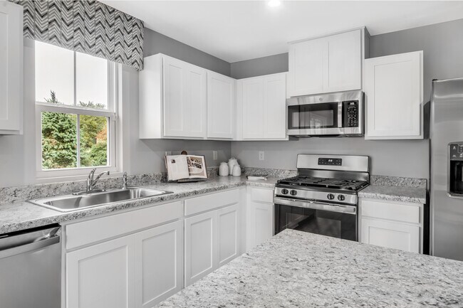 437 Quarry Creek Dr unit 36142100, Amherst, OH 44001 - photo 2