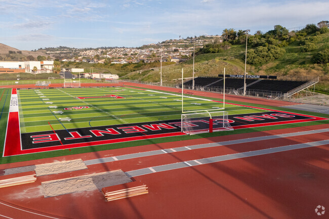 The football team at San Clemente High School maintains a high GPA in order to play.