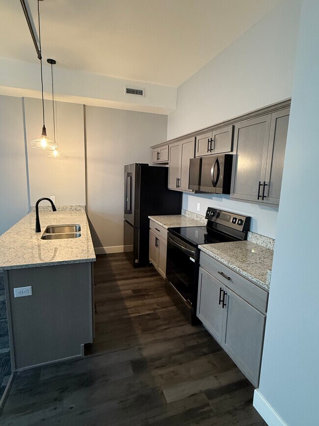 Apt 201