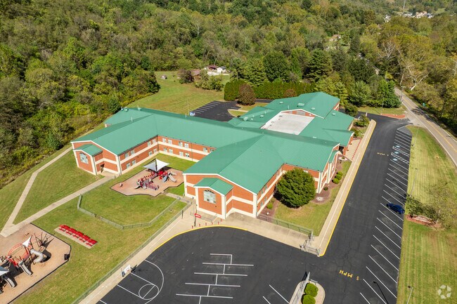 The teachers at Bellaire Elementary School get a B- on Niche.