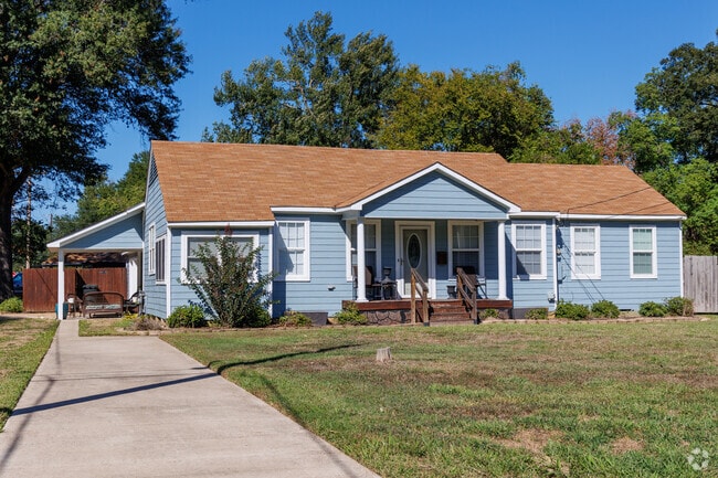 Ranch-style homes can be found throughout the Sunset Acre neighborhood.
