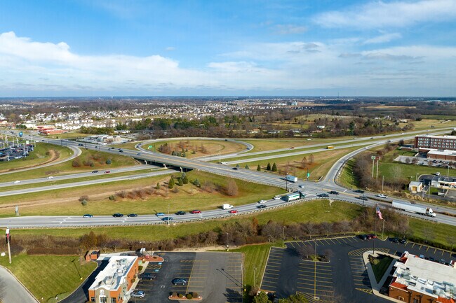 Route 33, Columbus-Lancaster Road NW, melds into the Southeast Expressway.