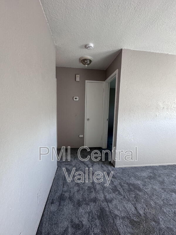 417 Sutter St unit D, Manteca, CA 95336 - photo 4