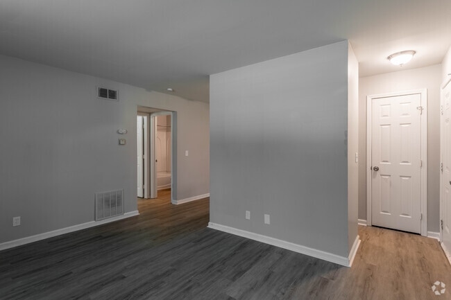 Living Area - 1 Br, 1 Ba - 585 SF