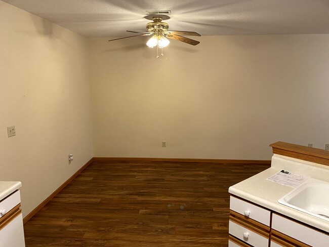 3804 Creek Hill Dr unit 3, Bettendorf, IA 52722 - photo 5