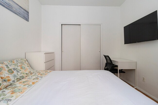 340e E 93rd St unit ID1058697P, New York, NY 10128 - photo 4