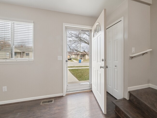 8204 Toepfer Rd, Warren, MI 48089 - photo 4