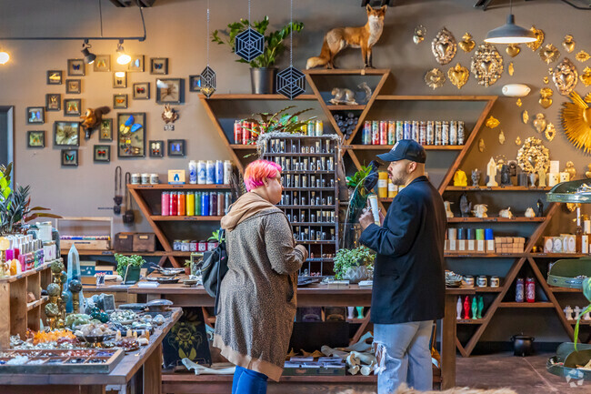 Ritualcravt sells handcrafted, ethically sourced provisions to assist in the spiritual process.