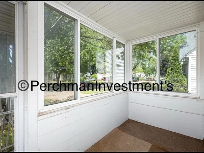 9576 Columbia St, Redford Township, MI 48239 - photo 2