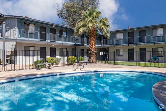 Sparkling Pool - North Building