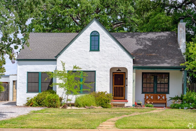 Most homes in Downtown Redding can be found south of the commercial heart of the city.
