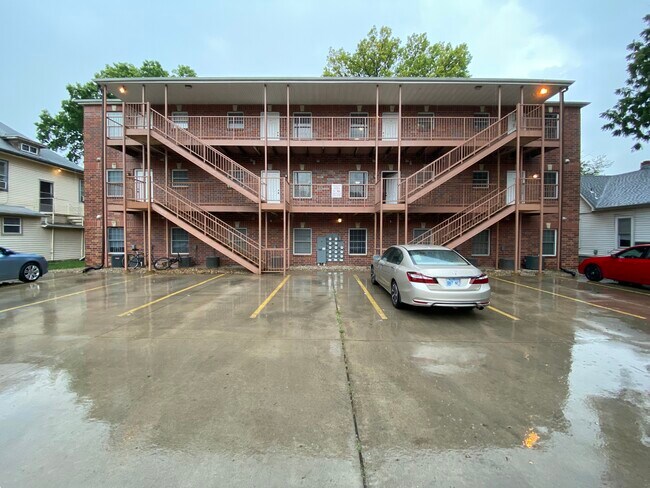 1118 Vattier St unit 10, Manhattan, KS 66502 - photo 2
