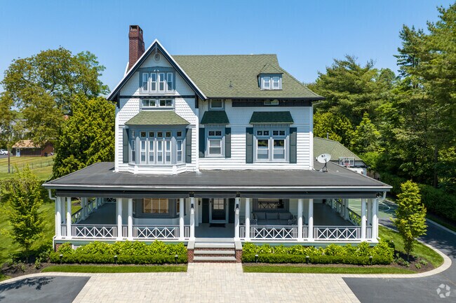 Well kept, historic victorian homes are the most common style in Deal.