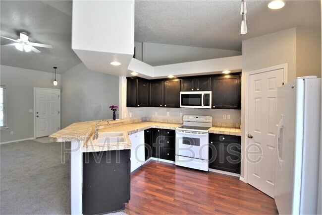 3300 N Elmstone Ave, Meridian, ID 83646 - photo 5