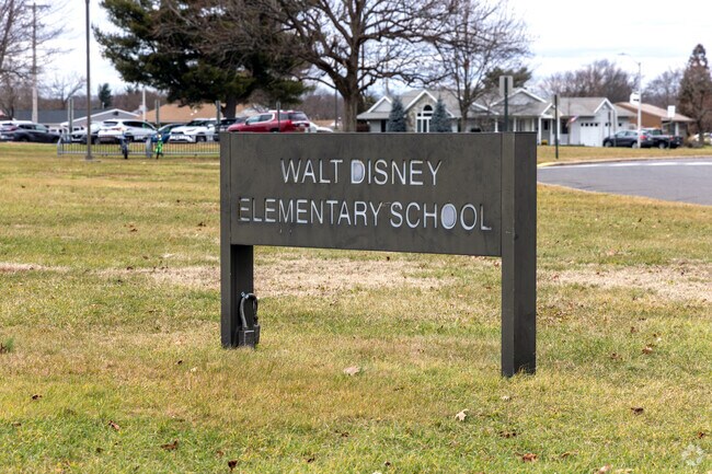 Walt Disney Elementary School has a student-teacher ratio of 11-1.