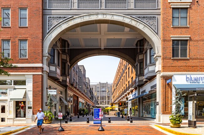 Just minutes from Drumaldry, Bethesda Lane is home to many fashion boutiques and home designers.