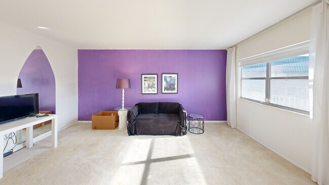 521 Saxony K unit 5210, Delray Beach, FL 33446 - photo 2