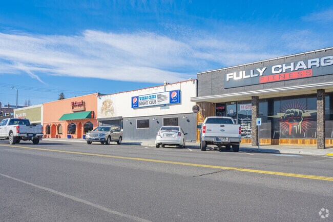 Most retail and dining options in Selah are situated on and around 1st St in the center of town.