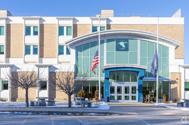 The Great Bay Community College provides additional educational opportunities to residents.