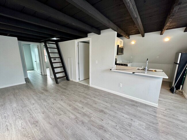 61 Tell St unit 3, Providence, RI 02909 - photo 2