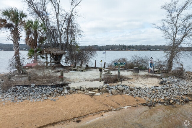 Discover the charm of Pell City’s Pirate Island, an inviting local hotspot that awaits you in the heart of Logan Martin lake.