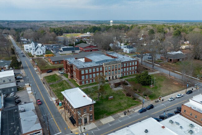 According to Niche.Com, Franklinton Middle School has a student-teacher ratio of 15 to 1.