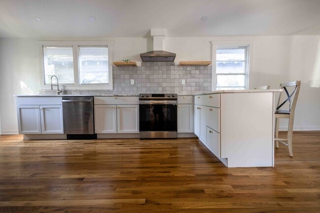 731 E 34th St, Savannah, GA 31401 - photo 3