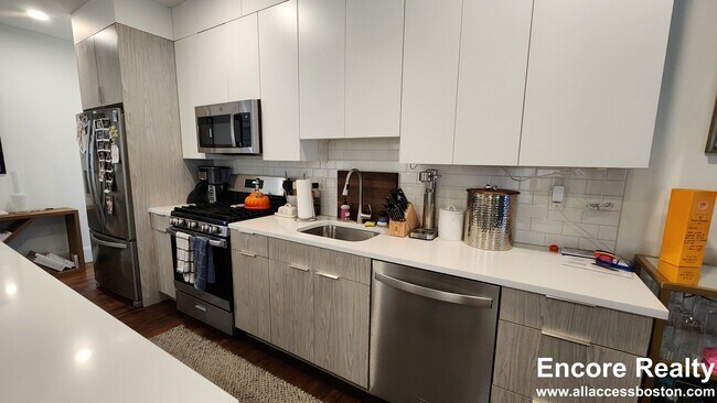 12 Nonantum St unit 1, Brighton, MA 02135 - photo 3