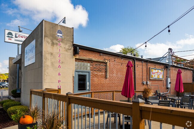 Locals flock to JJ Twigs for a drink or pizza in Princeton Heights.