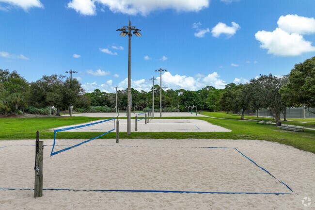 Jupiter Community Park has multiple ball courts in Jupiter Park.