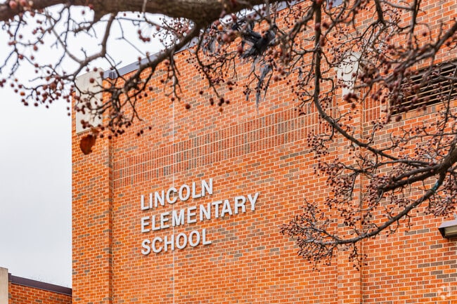Close up shot of the signage of Lincoln Elementary School.