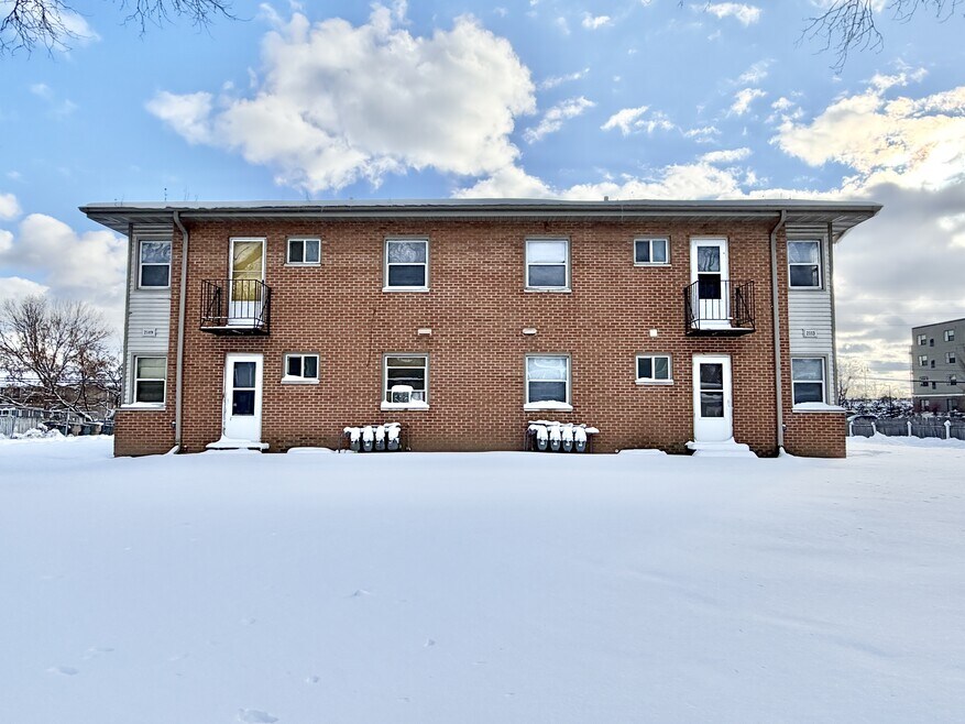 2113 Lake Point Dr unit 1, Madison, WI 53713 - photo 1