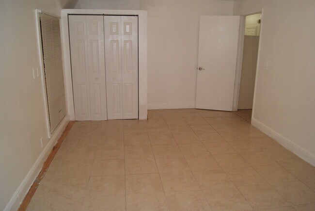 1941 Pierce St unit Cute 2 BR House Holl, Hollywood, FL 33020 - photo 3