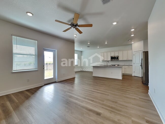 37963 Dusty Saddle Ln, Zephyrhills, FL 33541 - photo 5