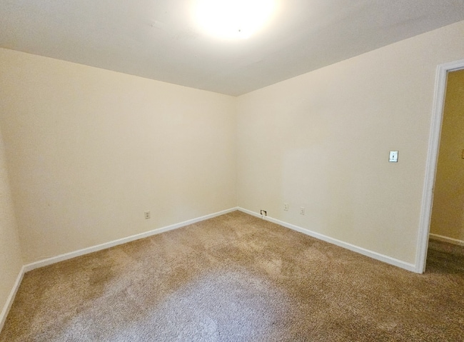 1421 Bogart St, Greensboro, NC 27405 - photo 5