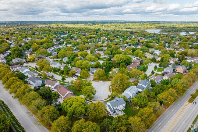 South Buffalo Grove features quaint suburban living with close proximity to popular amenities.