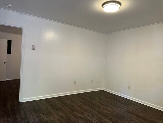 3214 Starlight Dr unit 3214-D, Winston Salem, NC 27107 - photo 2