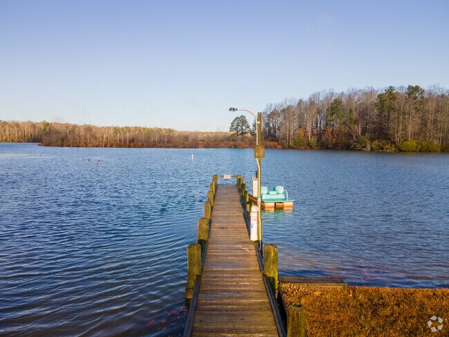 Beaverdam Park, situated around Beaverdam Lake, is the neighborhood’s outdoor recreation spot.