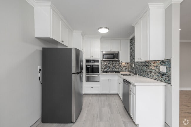 About 4315 Don Tomaso Dr, Los Angeles, CA 90008 - photo 5