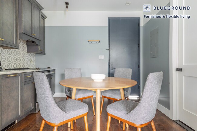 187 Kent Ave unit FL6-ID2039, Brooklyn, NY 11249 - photo 5