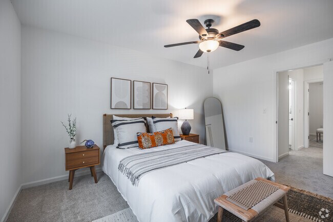 2BR, 1.5BA - 927SF - Primary Bedroom