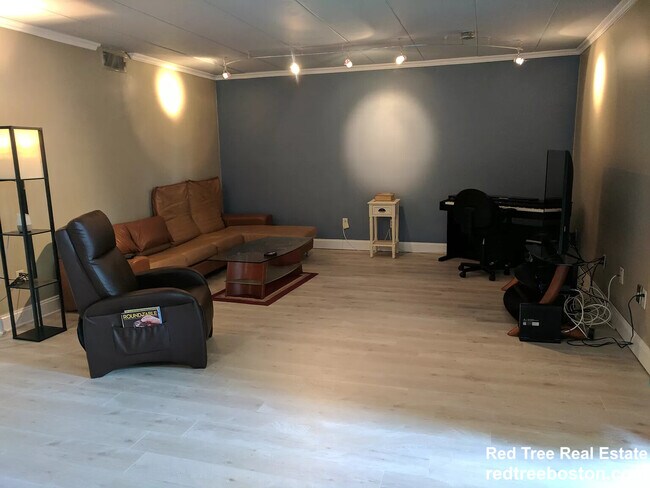 53 Angleside Rd unit 1, Waltham, MA 02453 - photo 5