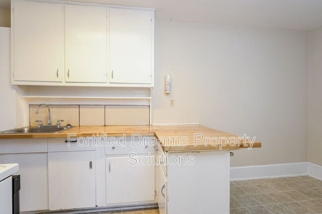 400 S Spring St unit C, Greensboro, NC 27401 - photo 3