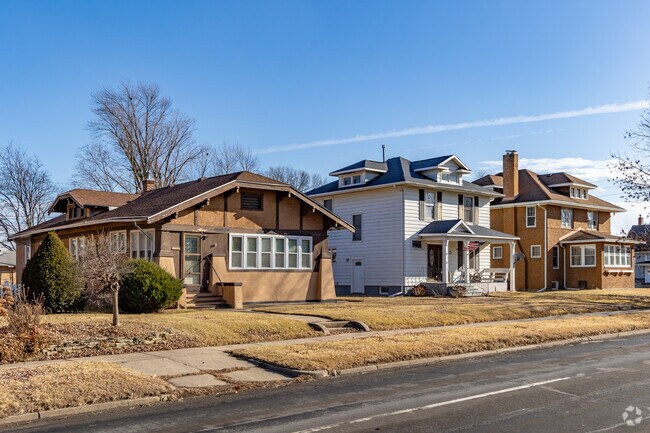 Clinton features several older bungalows and American Foursquares.