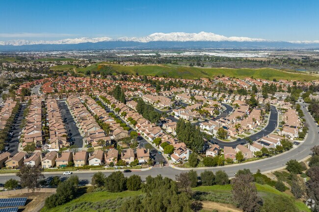 Los Serranos is the perfect place to find a new home.