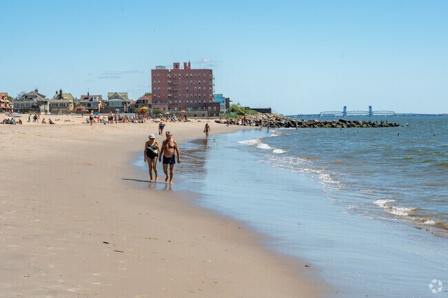 Residents of Brighton Beach enjoy the a mix of convenient urban with coastal lifestyle.