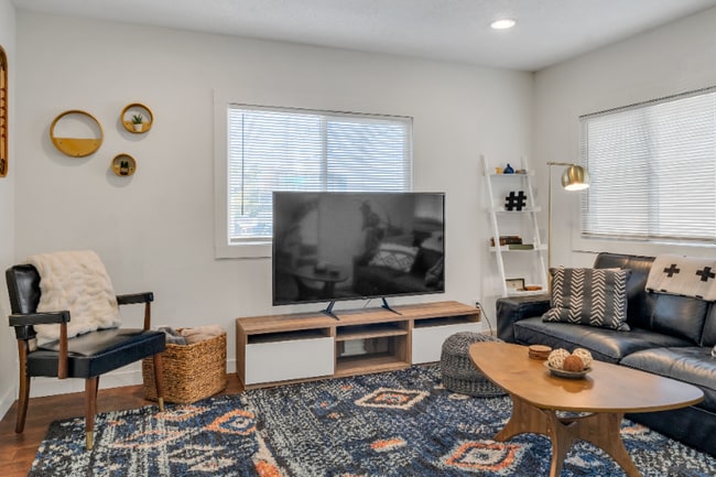 5506 NE Hoyt St, Portland, OR 97213 - photo 2